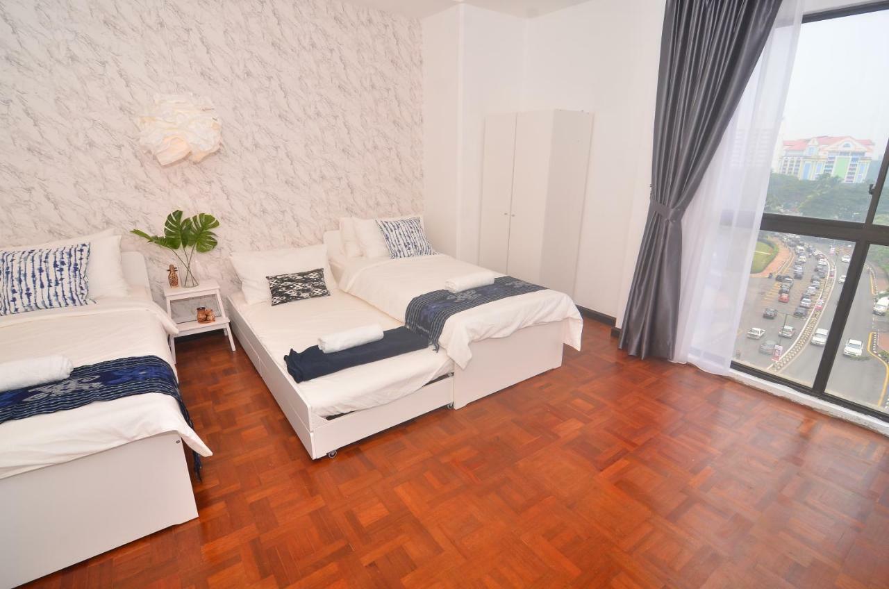 New Riverbank Suites - Waterfront Kuching City Екстериор снимка