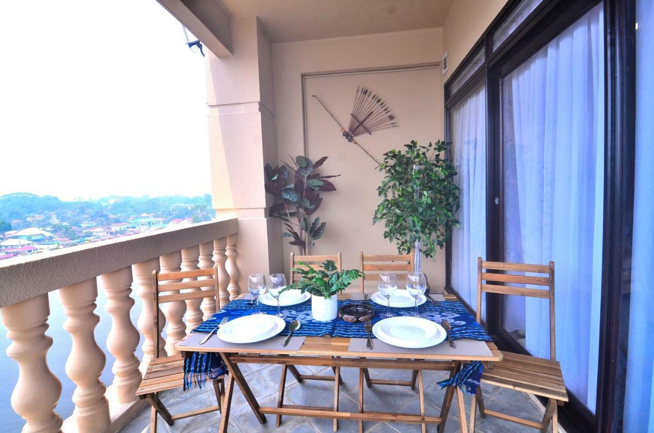 New Riverbank Suites - Waterfront Kuching City Екстериор снимка