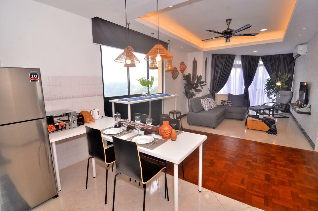 New Riverbank Suites - Waterfront Kuching City Екстериор снимка