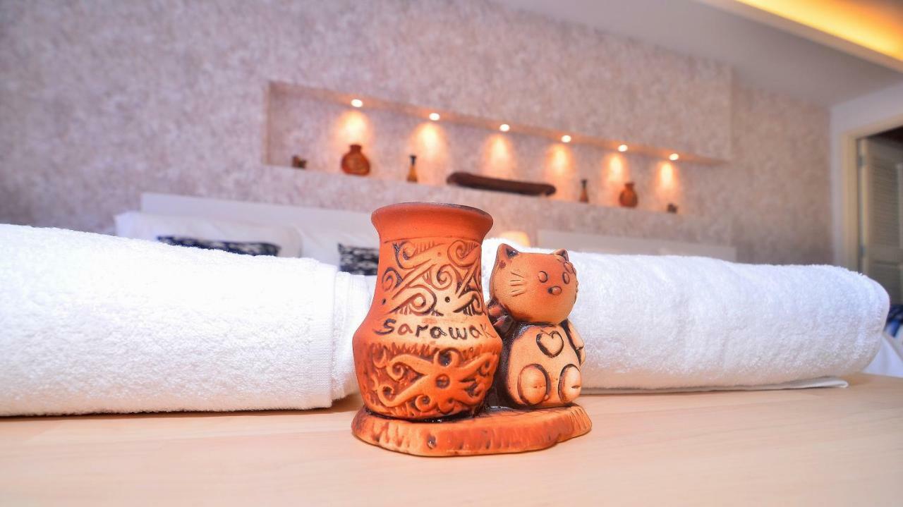 New Riverbank Suites - Waterfront Kuching City Екстериор снимка
